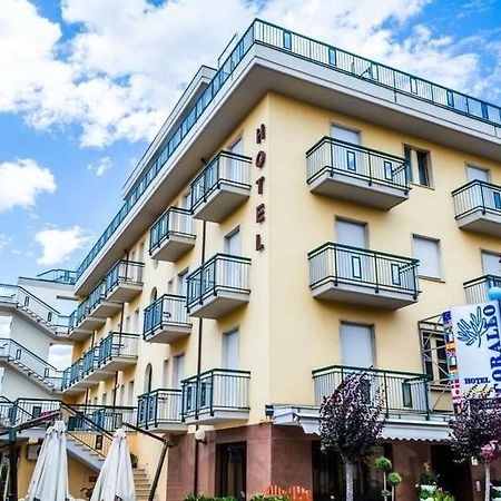 Hotel Corallo 朱利亚诺瓦 外观 照片