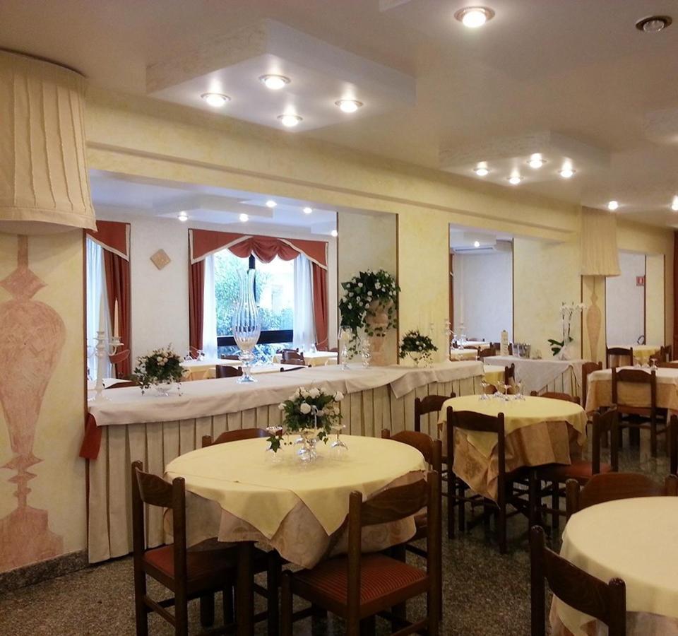Hotel Corallo 朱利亚诺瓦 外观 照片