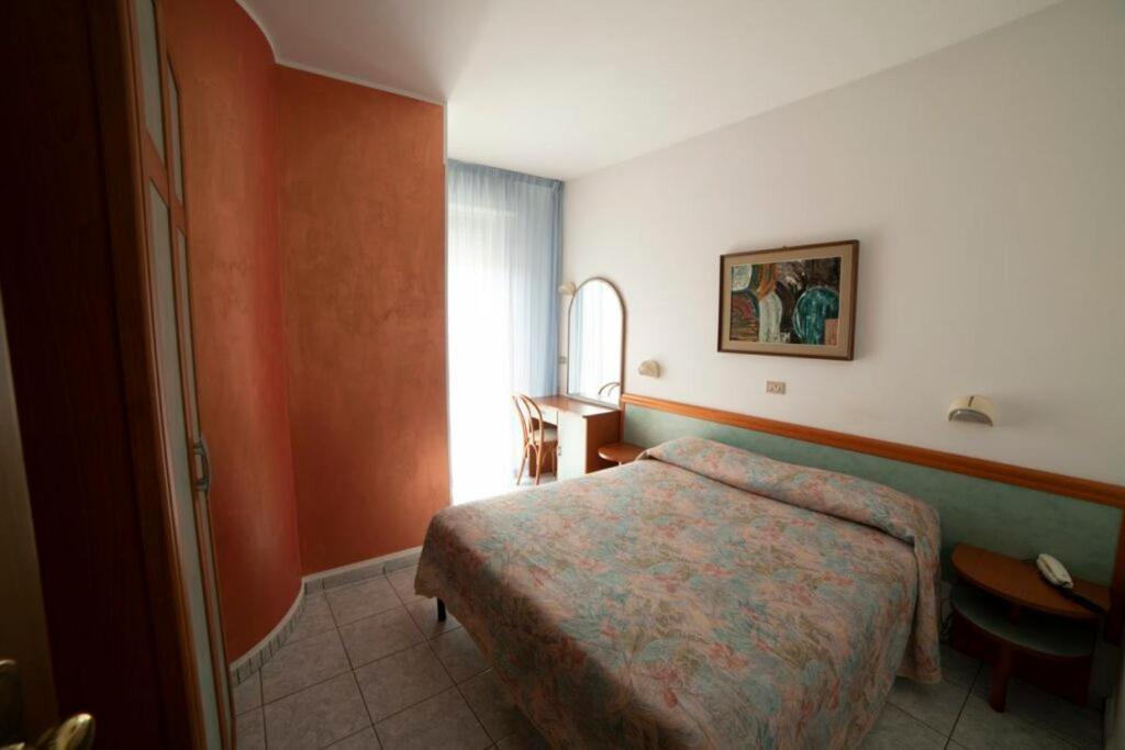 Hotel Corallo 朱利亚诺瓦 外观 照片